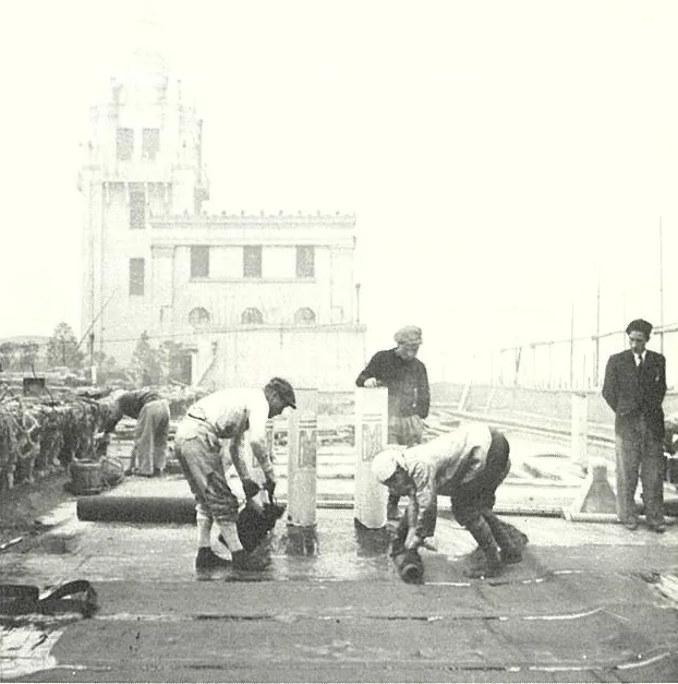 昭和26年 三越本店大改修の屋根防水施工風景