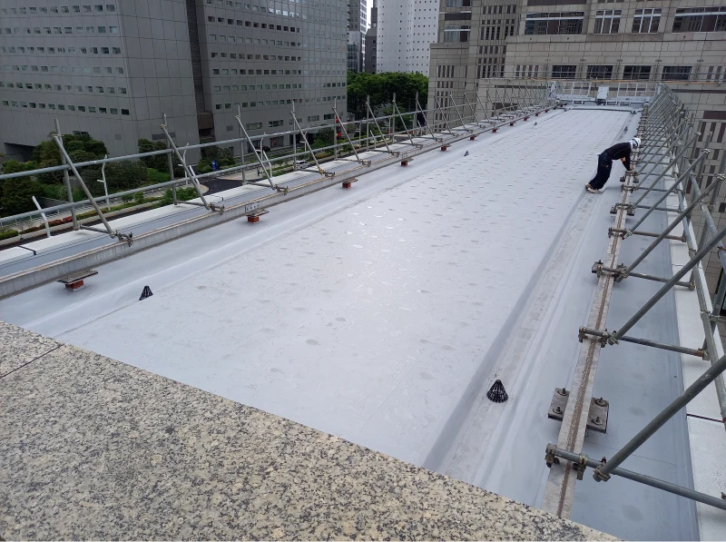 塩ビシート防水機械固定工法（かぶせ工法）