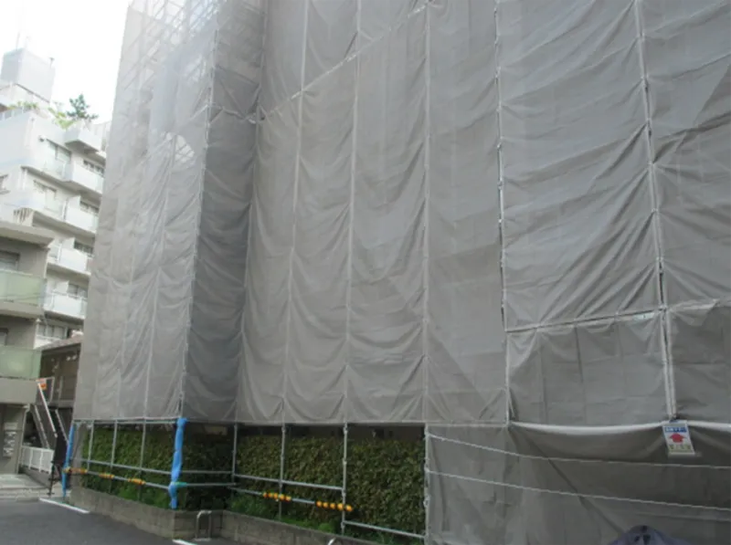 足場組立・飛散防止養生シート設置完了