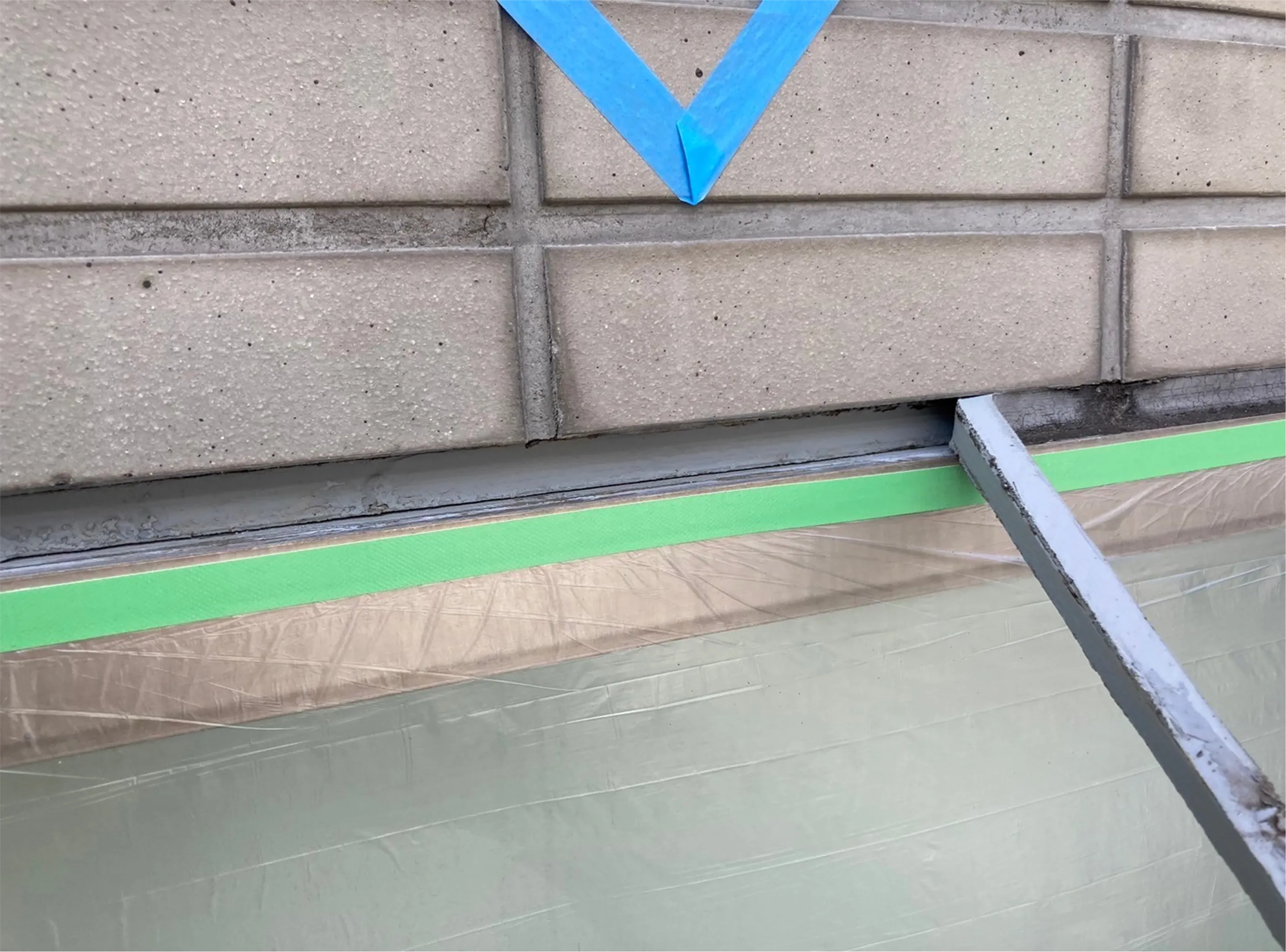 既存シーリング材撤去