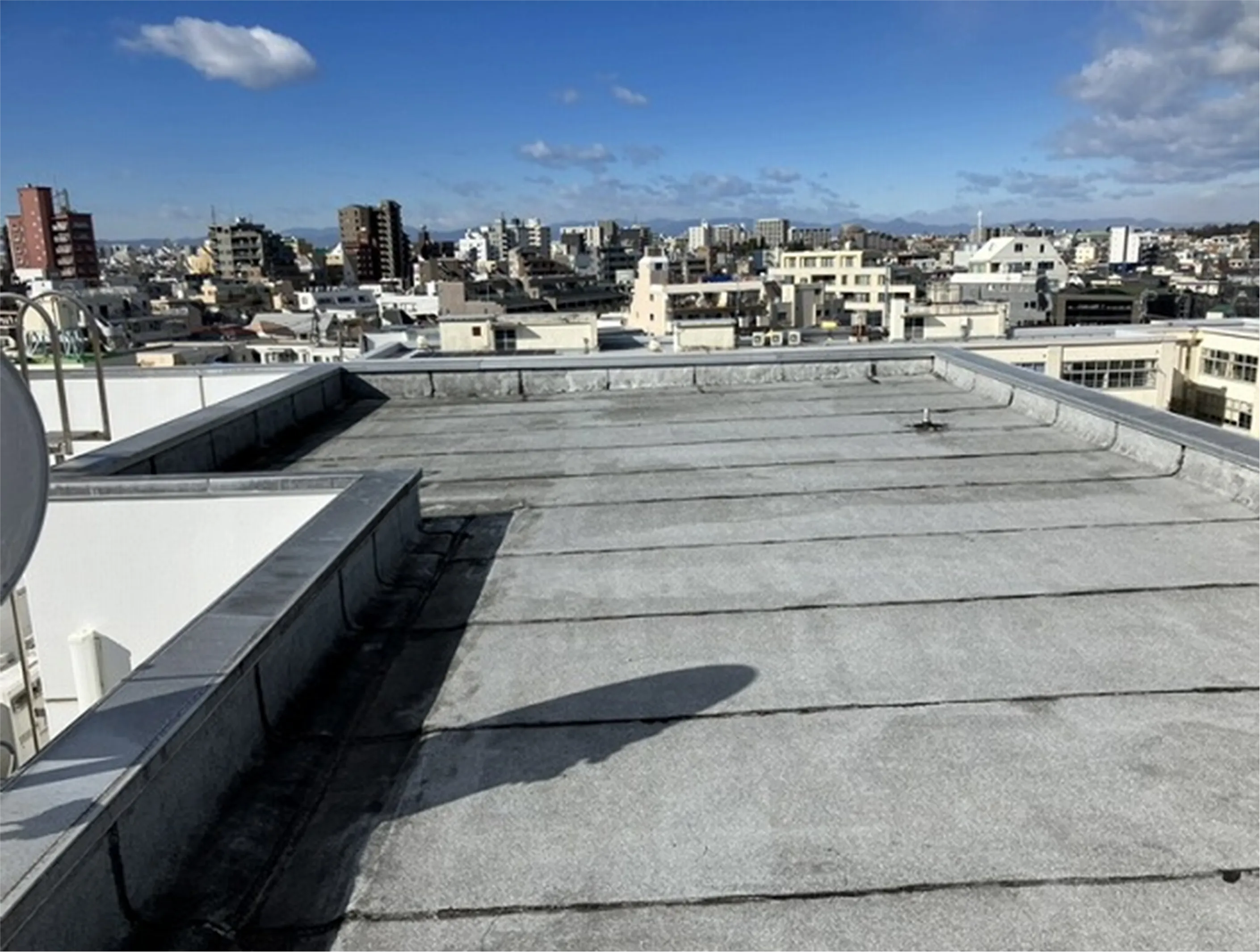 既存：アスファルト防水露出仕上げ